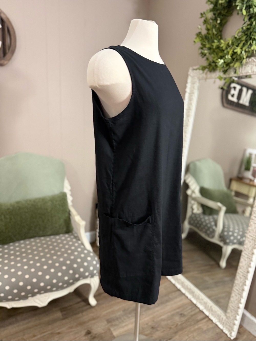 Halston • Linen Blend Sleeveless Shift Dress - Picture 11 of 13